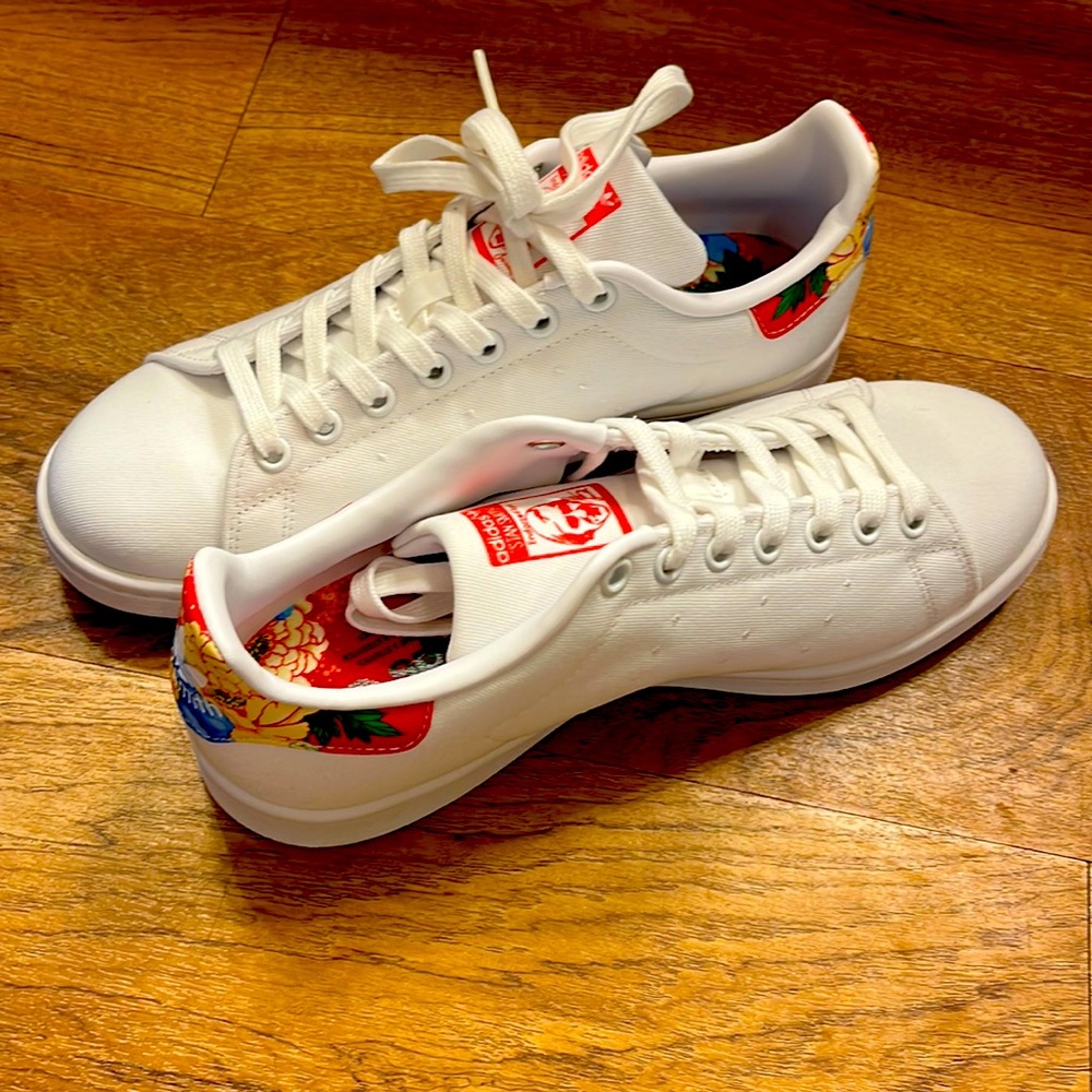Adidas Stan Smith white canvas shoes with a touch of floral print